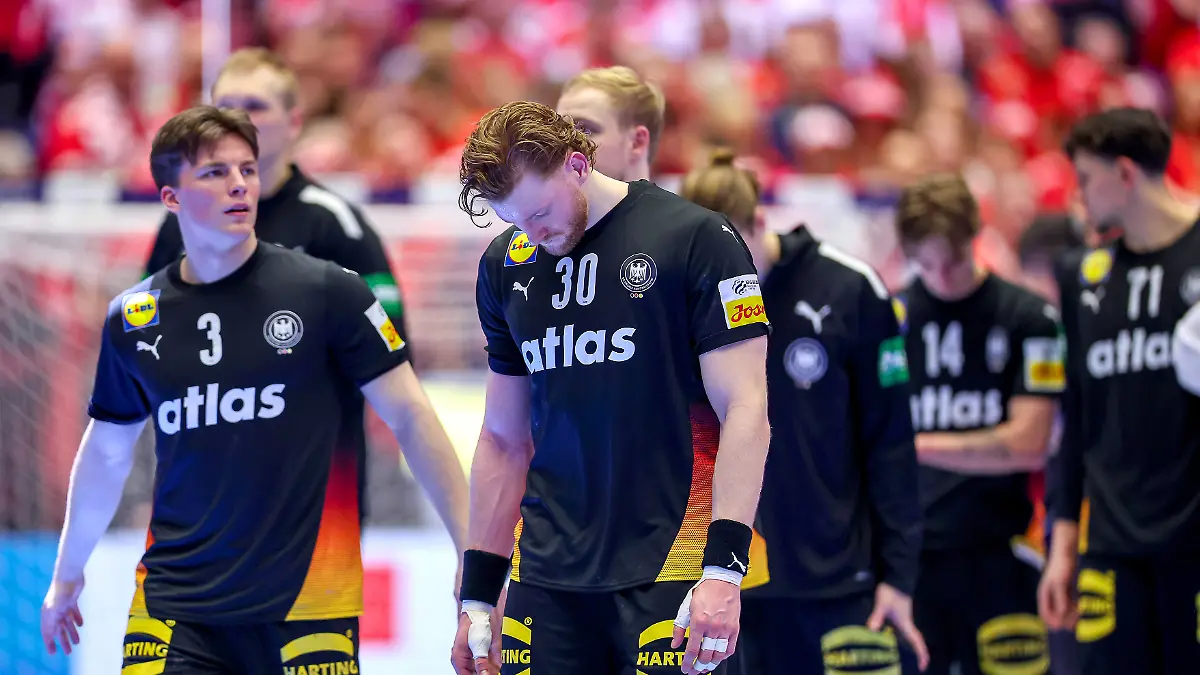 26-01-2026-Handball-Men-s-EHF-EURO-2026-Deutschland-Daenemark-Jyske-Bank-Boxen-in-Herning-Daenemark-Main-Round-Enttaeuschte-Gesichter-bei-der-Deutschen-Mannschaft-nach-der-Niederlage-gegen-Daenemark