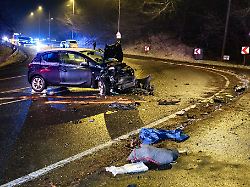 Nordrhein-Westfalen: Autos stoßen frontal zusammen - mehrere Schwerverletzte