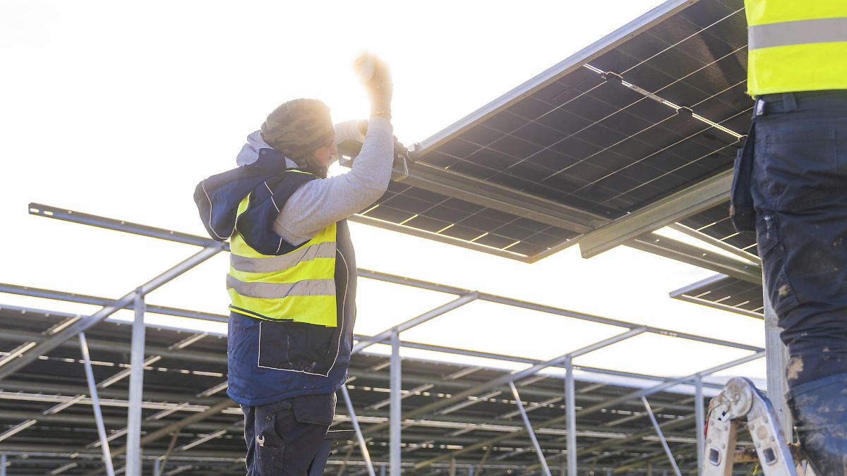 Debatte-ber-F-rderung-entbrannt-Zahl-neuer-Solaranlagen-bricht-ein