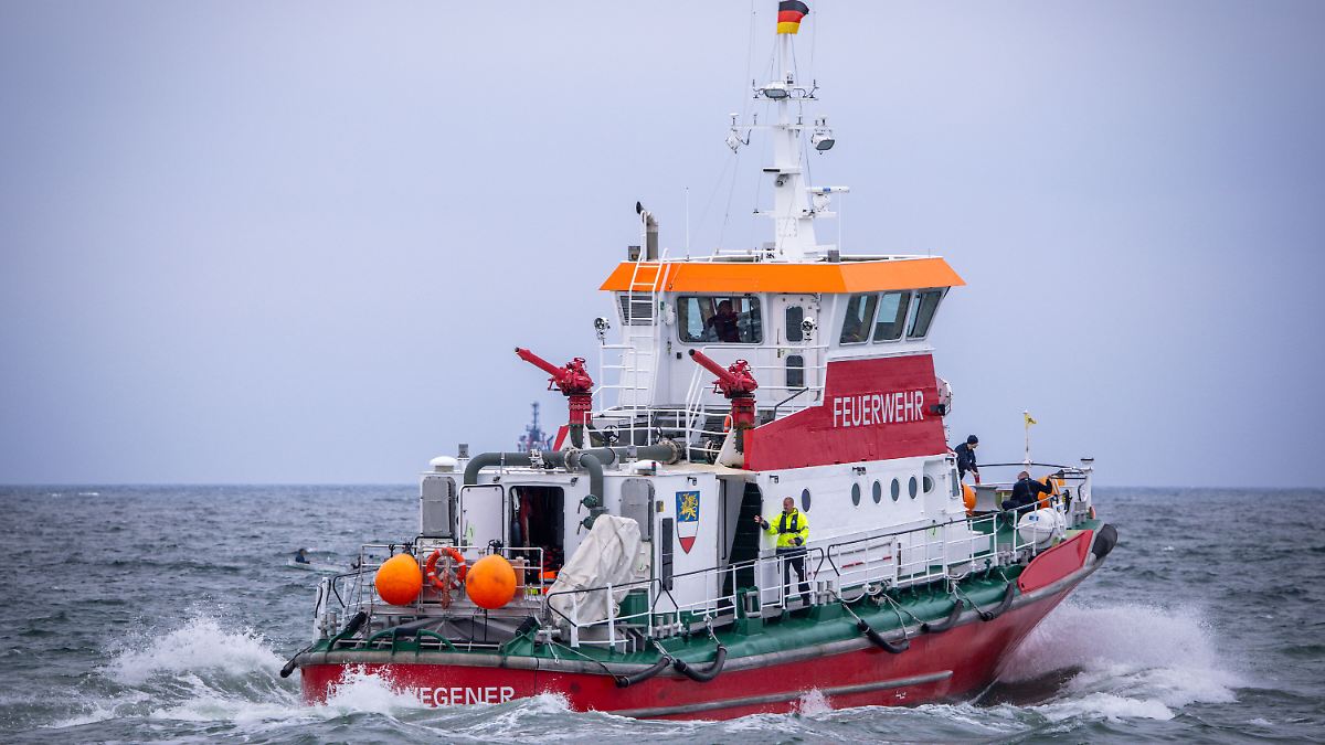 Schiff-nicht-man-vrierf-hig-Havarierter-Autotransporter-liegt-nach-Brand-vor-Borkum