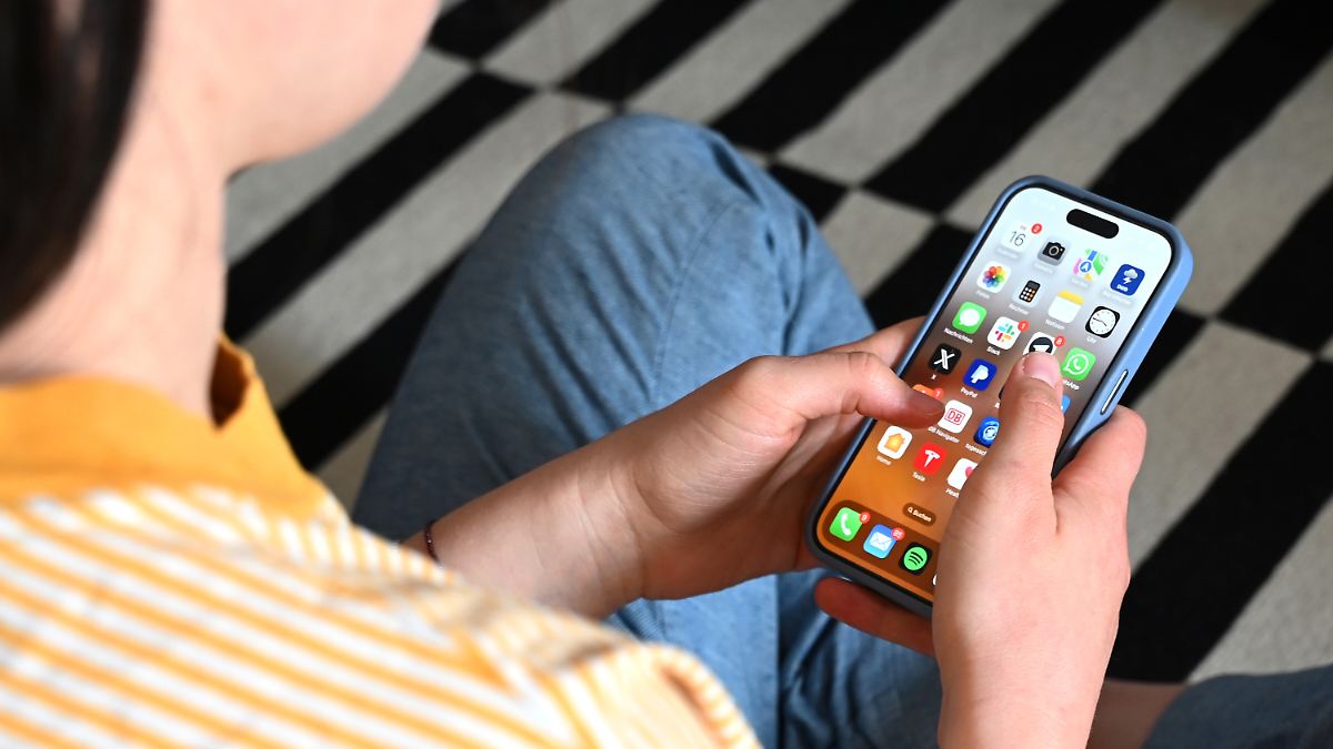 Wichtige-H-rde-genommen-Frankreichs-Parlament-stimmt-f-r-Social-Media-Verbot-unter-15