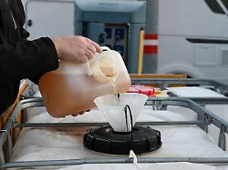 "Wir bauen auf Urin" : Forschende stellen Beton aus Harn her