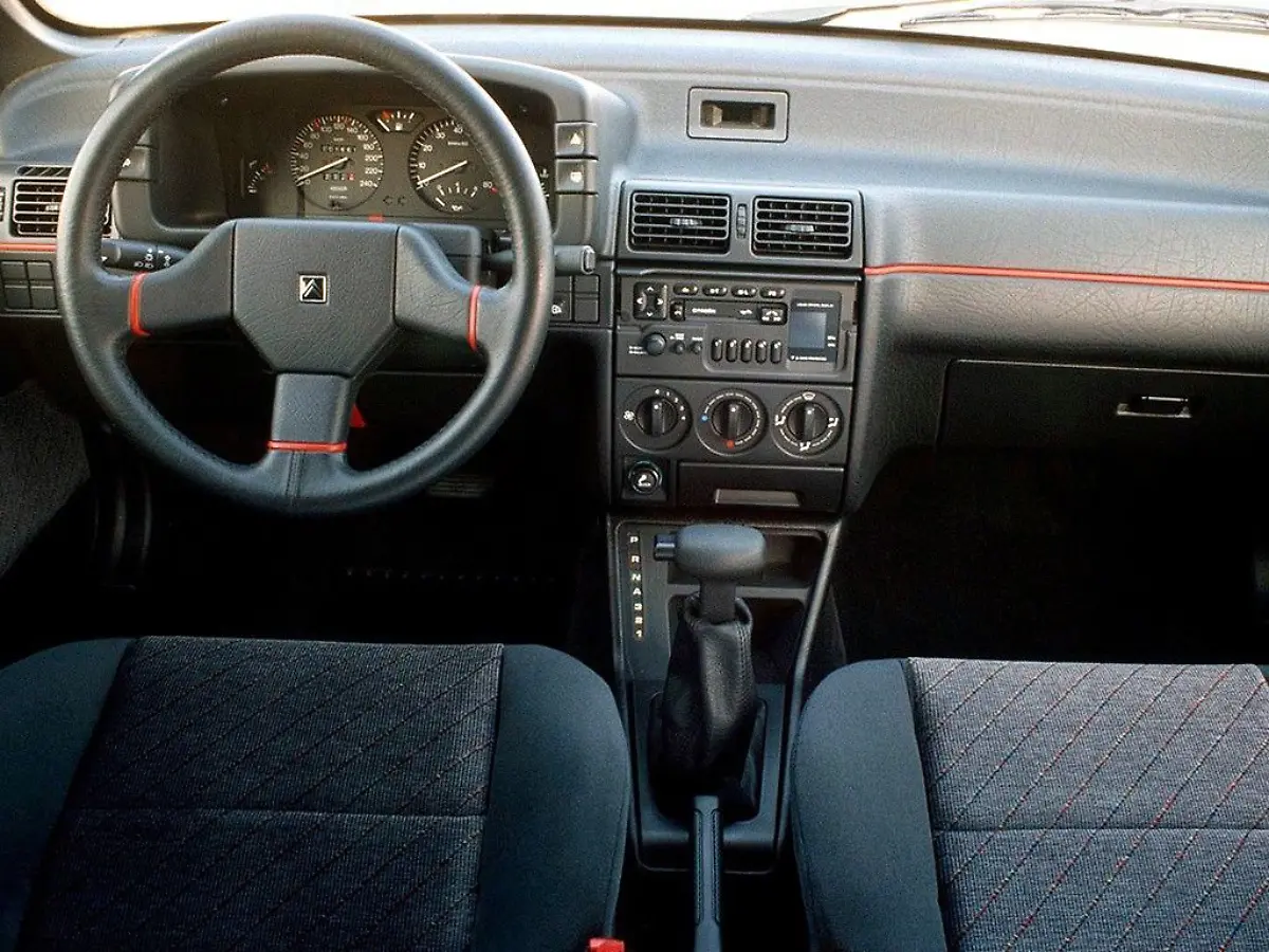 CITROEN-ZX-hatchback-5-1991-interior-photos-o-citroen-zx-hatchback-5-doors-1991-model-interior-photos-0