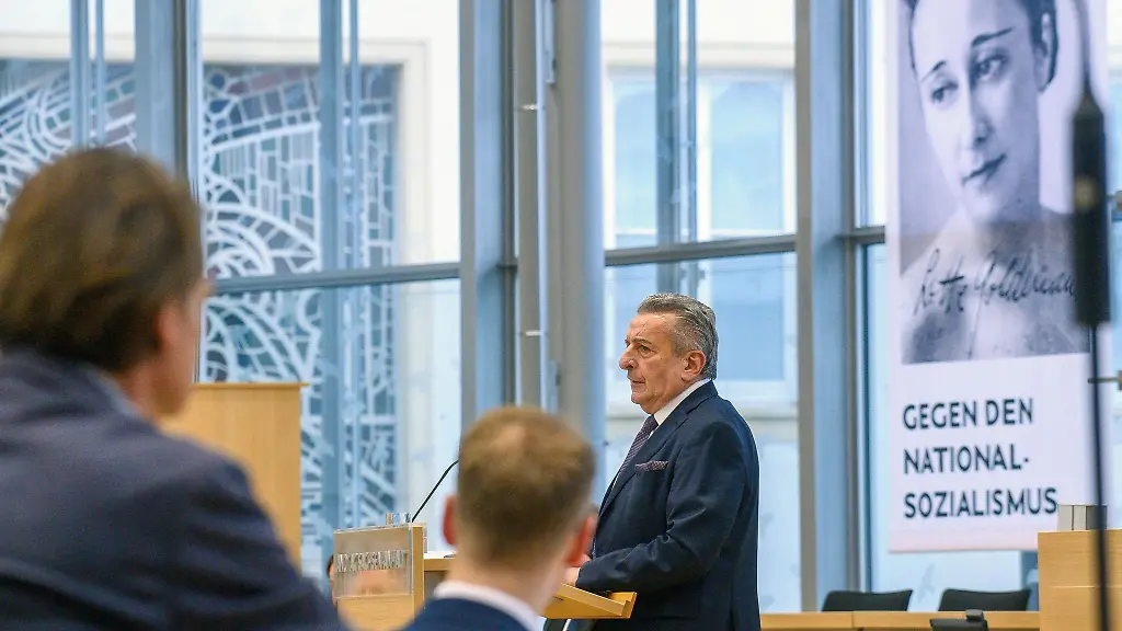 Wir-gedenken-der-Millionen-Menschen-die-verfolgt-entrechtet-und-ermordet-wurden-sagte-Landtagspraesident-Gunnar-Schellenberger-CDU