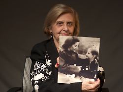 "Mein Name war 27.633": Wie Tova Friedman auf Tiktok die Erinnerung an den Holocaust lebendig hält