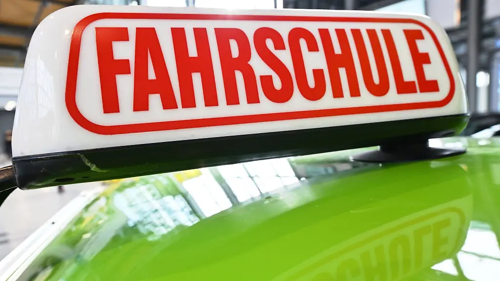 Sachsen-will-ueber-den-Bundesrat-die-Fahrschulausbildung-modernisieren-Symbolbild