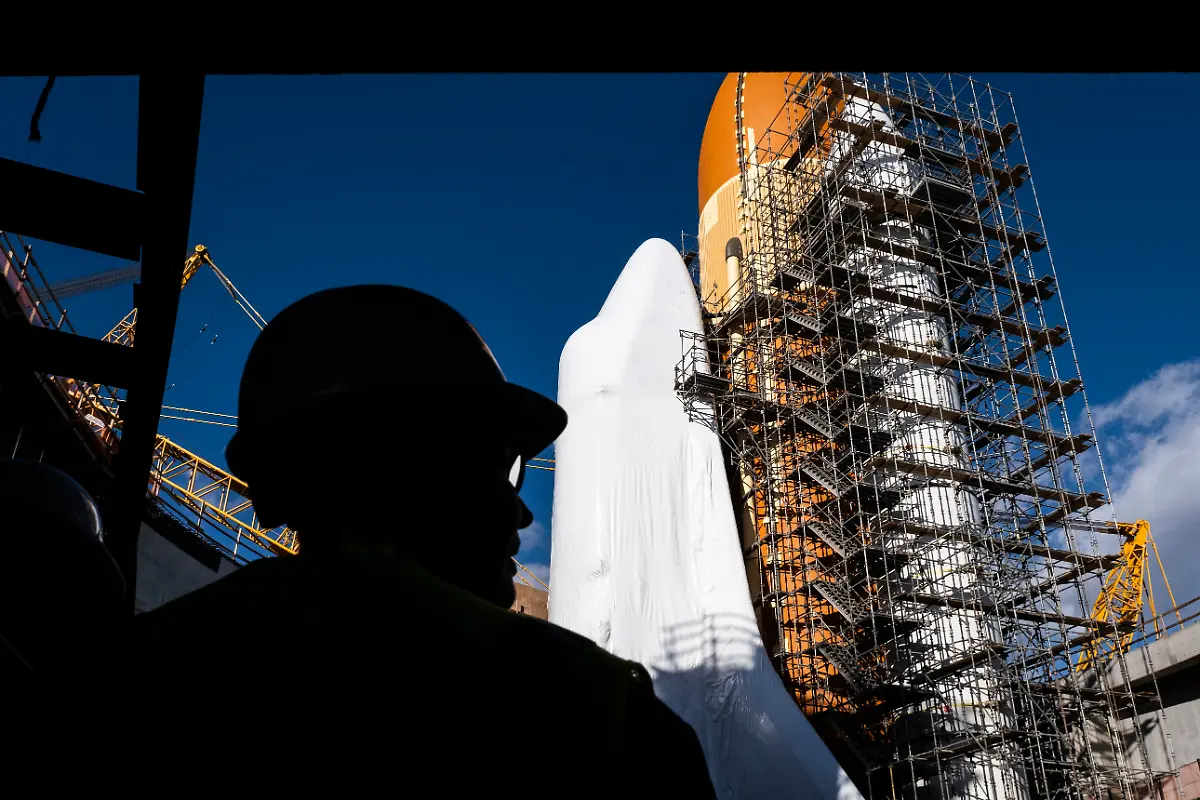 Space-Shuttle-Endeavour-is-seen-in-vertical-launch-configuration-with-its-two-solid-rocket-boosters-and-external-fuel-tank-94-ET-94-at-the-Samuel-Oschin-Air-and-Space-Center-construction-site-at-The-California-Science-Center-in-Los-Angeles