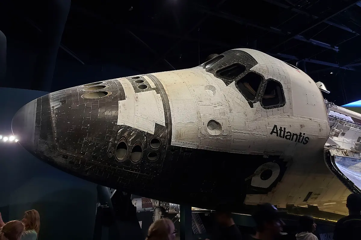Space-Shuttle-Atlantis-im-Kennedy-Space-Center-auf-Merrit-Island-Cape-Canaveral-31-07