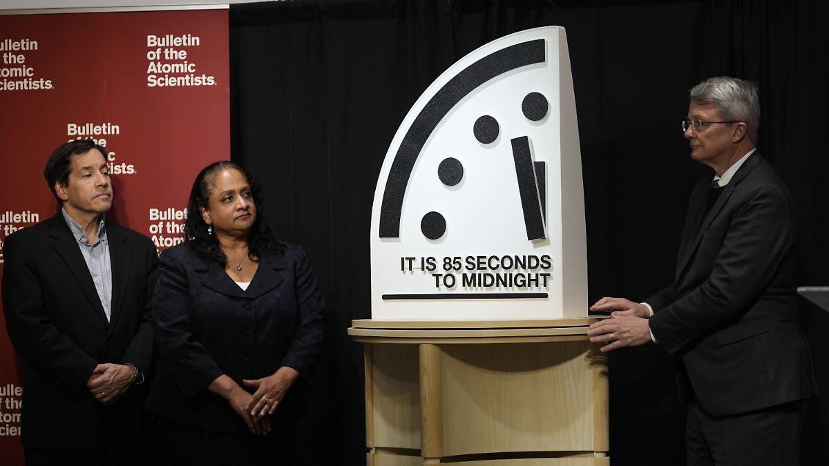 Forscher-warnen-vor-Katastrophe-Zeiger-der-Weltuntergangsuhr-springt-vier-Sekunden-weiter
