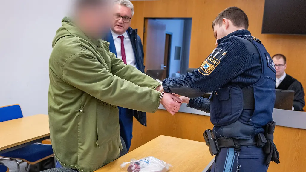 Die-Masskrugattacke-auf-einem-Volksfest-werteten-die-Richter-als-versuchten-Mord