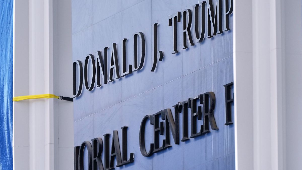 Wegen-Umbenennung-durch-Trump-Weltber-hmter-Komponist-sagt-Werk-Premiere-im-Kennedy-Center-ab