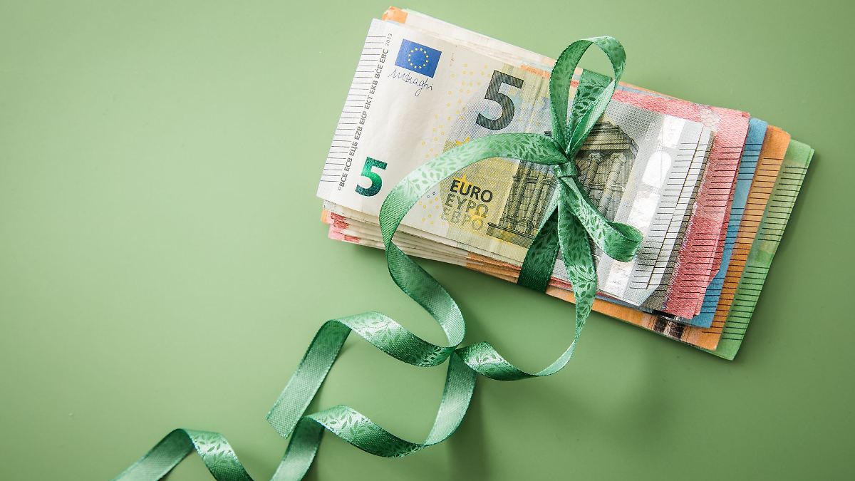 -bliche-Gelegenheit-Wann-Geldgeschenke-auch-das-Finanzamt-interessieren