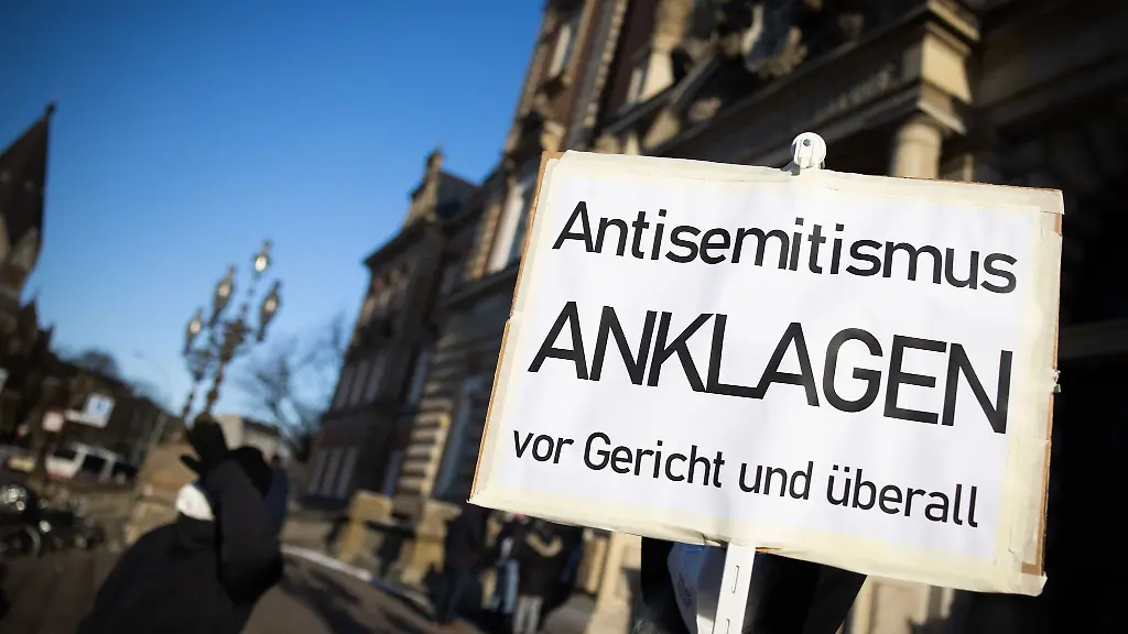 Der-Leiter-der-Dokumentationsstelle-Antisemitismus-fordert-langfristige-Foerderung-von-Projekten