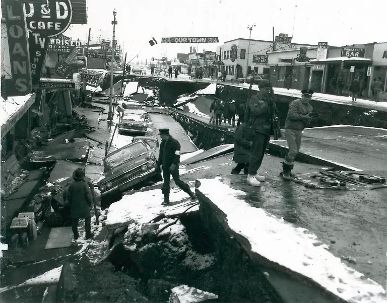 2-G40-E2-1964-1-859101-Erdbeben-in-Alaska-Anchorage-Foto-1964-Geologie-Erdbeben-Erdbeben-in-Alaska-USA-Maerz-1964-Zerstoerungen-in-der-Fourth-Avenue-in-Anchorage-Foto-Maerz-1964-E-Earthquake-Anchorage-Alaska-Photo-Geology-earthquake-Earthquake-in-Alaska-USA-March-1964-destruction-on-Fourth-Avenue-in-Anchorage-Photo-March-1964
