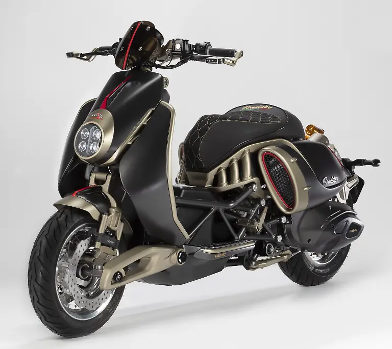 Mit-dem-neuen-Roadster-400-bietet-Italjet-das-perfekte-Gefaehrt-um-ein-Steampunk-Festival-zu-besuchen