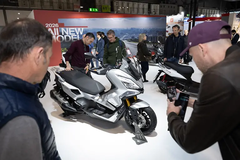 Mit-dem-X-Tera-350-positioniert-Kymco-einen-Crossover-Roller-zwischen-Strasse-und-leichtem-Gelaende