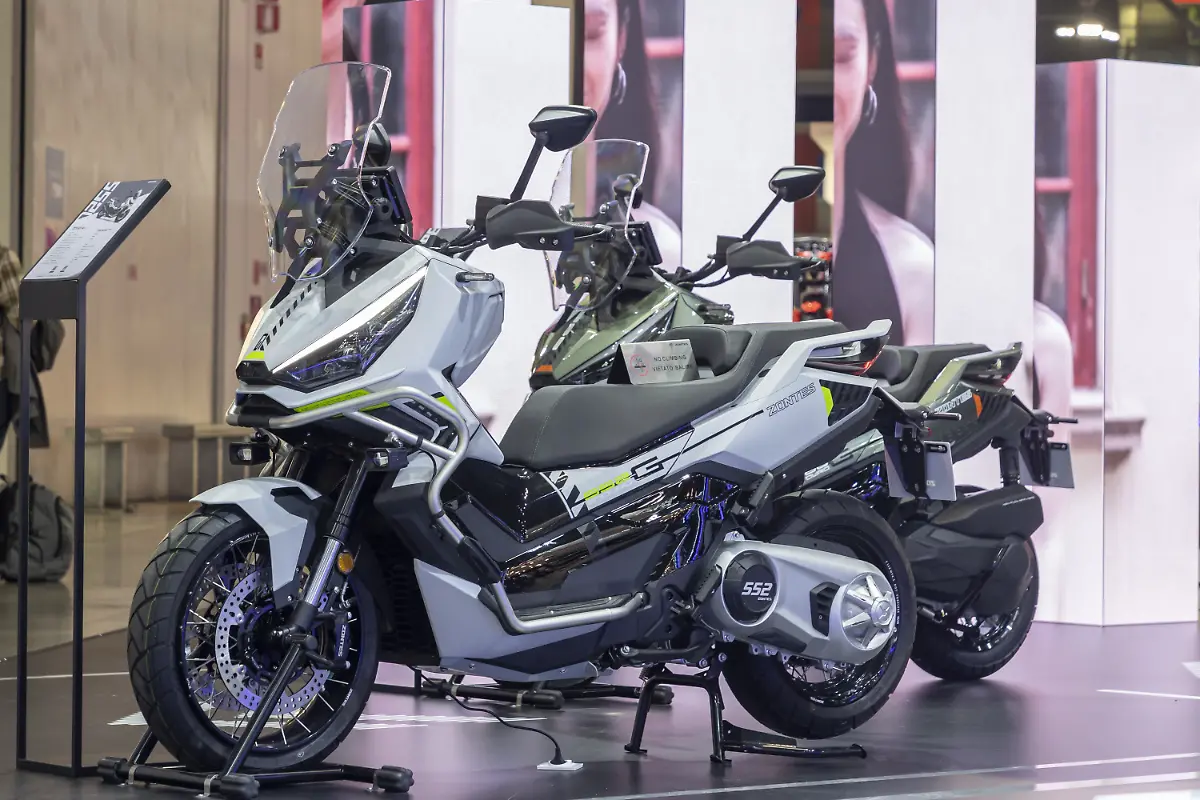 Mit-der-Maxi-Scooter-Familie-ZT-552-erweitert-Zontes-sein-Portfolio-deutlich-nach-oben