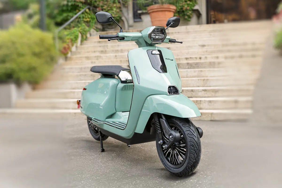 Mit-der-Elettra-S-bringt-Lambretta-2026-sein-erstes-Rollermodell-mit-E-Antrieb-auf-den-Markt