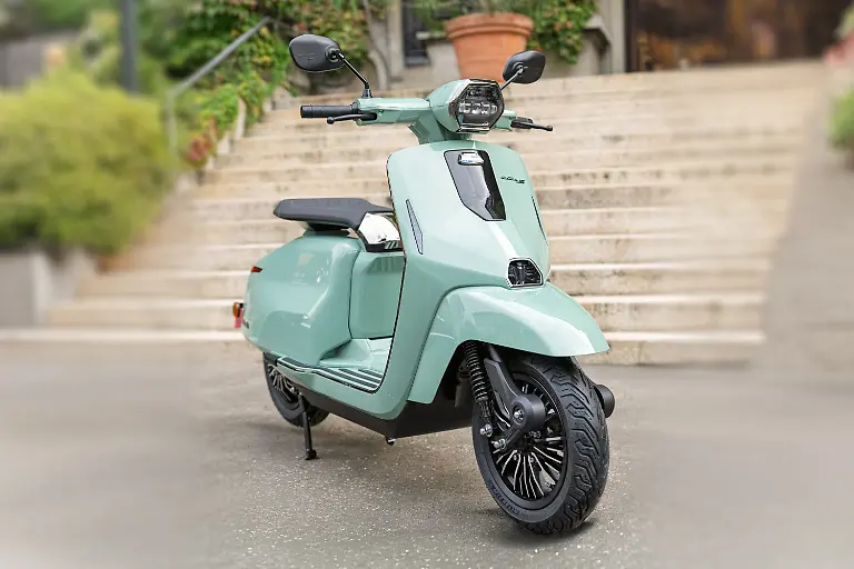Mit-der-Elettra-S-bringt-Lambretta-2026-sein-erstes-Rollermodell-mit-E-Antrieb-auf-den-Markt