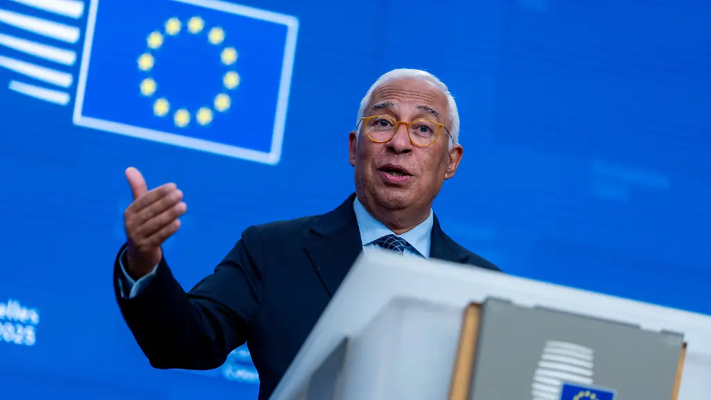 Antonio-Costa-Praesident-des-Europaeischen-Rates-spricht-bei-der-Pressekonferenz-nach-dem-EU-Gipfel-Topthemen-waren-die-Frage-ob-kuenftig-in-der-EU-eingefrorene-Vermoegenswerte-der-russischen-Zentralbank-zur-Unterstuetzung-der-Ukraine-genutzt-werden-koennen-und-das-Mercosur-Abkommen