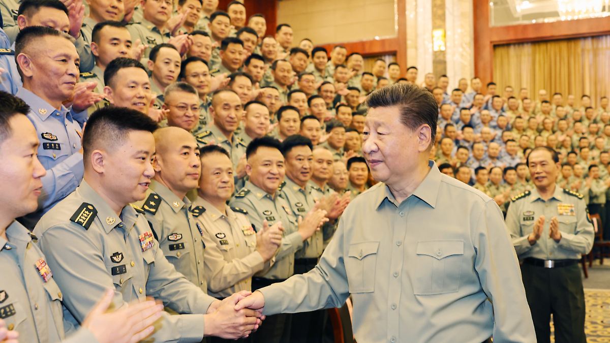 Säuberungen in Chinas Armee: Xi Jinping räumt beim Militär auf - nicht nur wegen Taiwan