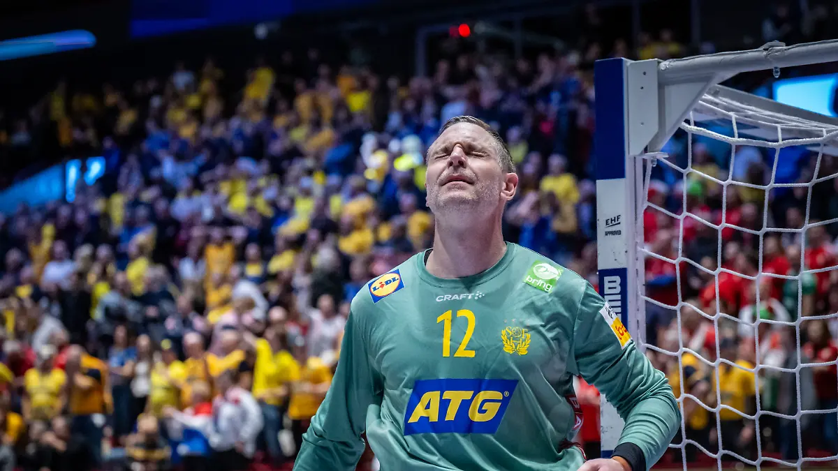 MALMOe-SVERIGE-20260127-Sveriges-Andreas-Palicka-reagerar-efter-att-han-missat-oeppet-mal-i-matchen-i-mellanrundan-i-handbolls-EM-mellan-Sverige-och-Ungern-i-Malmoe-Arena-Malmoe-Sverige-25-januari-2026-Matchen-slutade-oavgjort