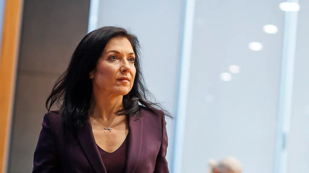 Katherina-Reiche-CDU-Bundesministerin-fuer-Wirtschaft-und-Energie-stellt-in-der-Bundespressekonferenz-den-Jahreswirtschaftsbericht-2026-vor-Berlin-28-01-2026