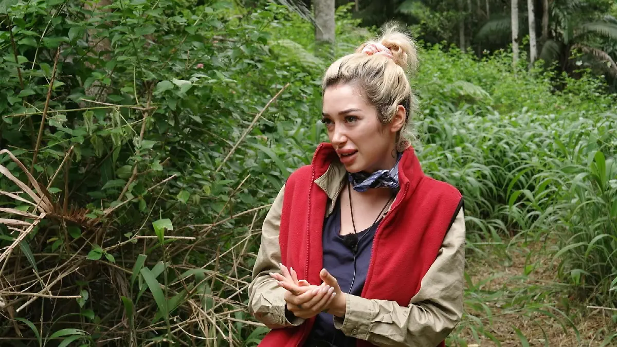 ACHTUNG-SPERRFRIST-FUeR-ALLE-MEDIEN-BIS-ZUM-SHOWENDE-MITTWOCH-28-JANUAR-2026-22-30-UHR-Ariel-nach-der-Dschungelpruefung-Grill-den-Koeppen-Die-Verwendung-des-sendungsbezogenen-Materials-ist-nur-mit-dem-Hinweis-und-Verlinkung-auf-RTL-gestattet