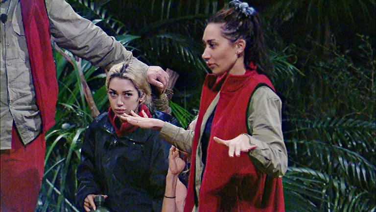 ACHTUNG-SPERRFRIST-FUeR-ALLE-MEDIEN-BIS-ZUM-SHOWENDE-MITTWOCH-28-JANUAR-2026-22-30-UHR-Samira-Yavuz-r-spricht-ein-Machtwort-Sie-selbst-schlaeft-mit-Ariel-auf-dem-Boden-Die-Verwendung-des-sendungsbezogenen-Materials-ist-nur-mit-dem-Hinweis-und-Verlinkung-auf-RTL-gestattet