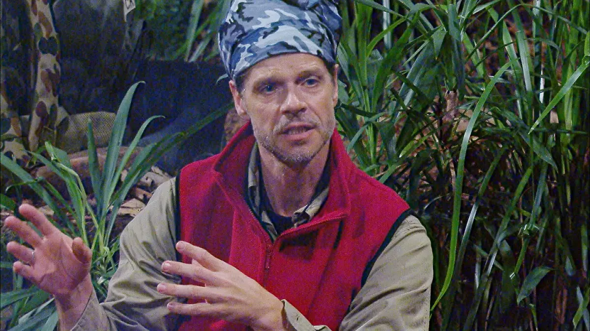 ACHTUNG-SPERRFRIST-FUeR-ALLE-MEDIEN-BIS-ZUM-SHOWENDE-MITTWOCH-28-JANUAR-2026-22-30-UHR-Stephen-Duerr-schlaegt-vor-Ariel-koenne-in-einer-Haengematte-schlafen-doch-sie-schuettelt-den-Kopf-die-seien-nass-Die-Verwendung-des-sendungsbezogenen-Materials-ist-nur-mit-dem-Hinweis-und-Verlinkung-auf-RTL-gestattet