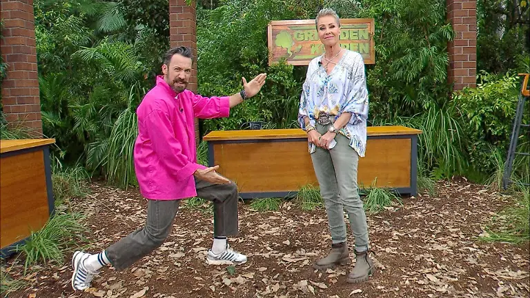 ACHTUNG-SPERRFRIST-FUeR-ALLE-MEDIEN-BIS-ZUM-SHOWENDE-MITTWOCH-28-JANUAR-2026-22-30-UHR-Sonja-Zietlow-und-Jan-Koeppen-bei-der-Dschungelpruefung-Grill-den-Koeppen-Die-Verwendung-des-sendungsbezogenen-Materials-ist-nur-mit-dem-Hinweis-und-Verlinkung-auf-RTL-gestattet