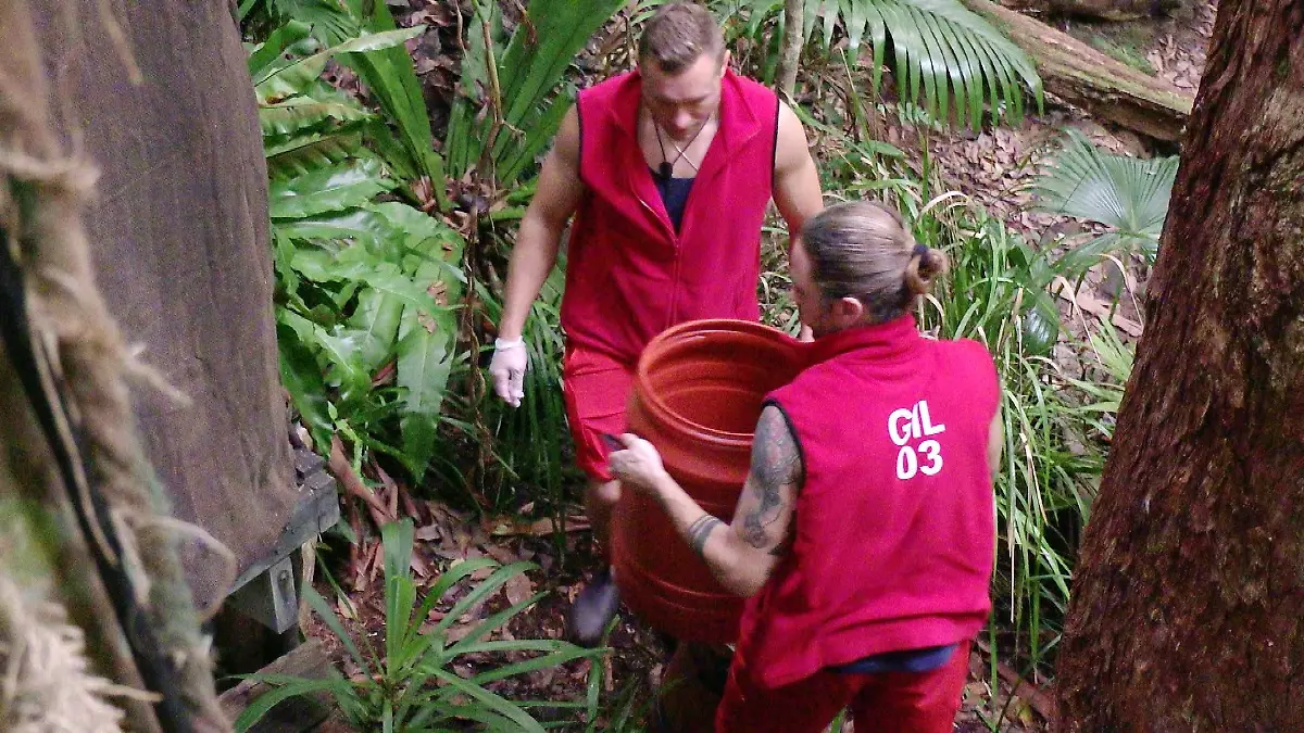 ACHTUNG-SPERRFRIST-FUeR-ALLE-MEDIEN-BIS-ZUM-SHOWENDE-MITTWOCH-28-JANUAR-2026-22-30-UHR-Gil-Ofarim-und-Patrick-Romer-entleeren-die-Toilette-Die-Verwendung-des-sendungsbezogenen-Materials-ist-nur-mit-dem-Hinweis-und-Verlinkung-auf-RTL-gestattet