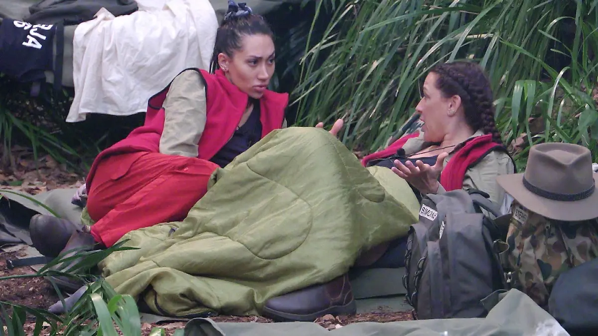 ACHTUNG-SPERRFRIST-FUeR-ALLE-MEDIEN-BIS-ZUM-SHOWENDE-MITTWOCH-28-JANUAR-2026-22-30-UHR-Samira-Yavuz-l-und-Simone-Ballack-sprechen-offen-darueber-wie-sie-im-Camp-mit-Gil-umgehen-sollen-Die-Verwendung-des-sendungsbezogenen-Materials-ist-nur-mit-dem-Hinweis-und-Verlinkung-auf-RTL-gestattet