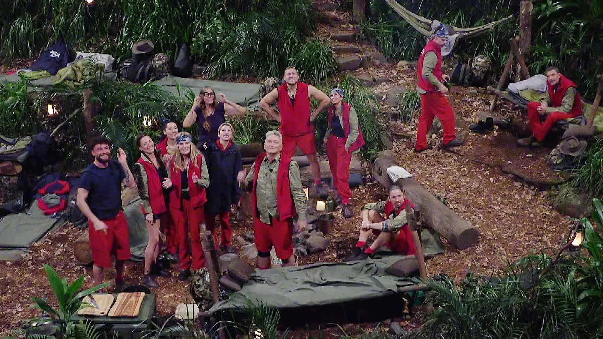 ACHTUNG-SPERRFRIST-FUeR-ALLE-MEDIEN-BIS-ZUM-SHOWENDE-MITTWOCH-28-JANUAR-2026-22-30-UHR-Die-Freude-im-Camp-ist-gross-Nach-vielen-Tagen-gibt-es-endlich-wieder-richtiges-Essen-Die-Verwendung-des-sendungsbezogenen-Materials-ist-nur-mit-dem-Hinweis-und-Verlinkung-auf-RTL-gestattet