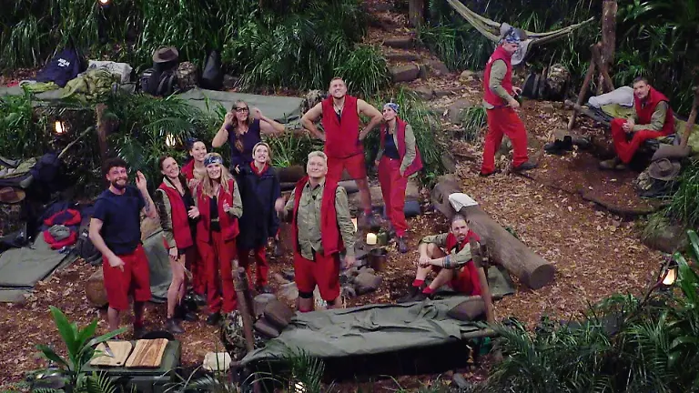 ACHTUNG-SPERRFRIST-FUeR-ALLE-MEDIEN-BIS-ZUM-SHOWENDE-MITTWOCH-28-JANUAR-2026-22-30-UHR-Die-Freude-im-Camp-ist-gross-Nach-vielen-Tagen-gibt-es-endlich-wieder-richtiges-Essen-Die-Verwendung-des-sendungsbezogenen-Materials-ist-nur-mit-dem-Hinweis-und-Verlinkung-auf-RTL-gestattet