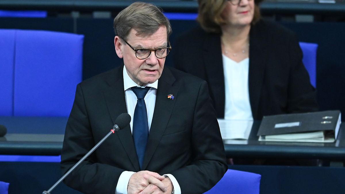 Keine-Aussicht-auf-Abk-rzungen-Wadephul-wirbt-f-r-faire-EU-Chance-der-Ukraine