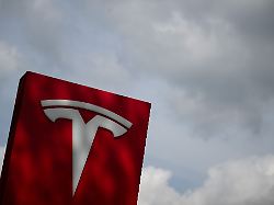 Musk spielt Bedeutung herunter: Tesla schließt erstmals ein Jahr mit Umsatzrückgang ab