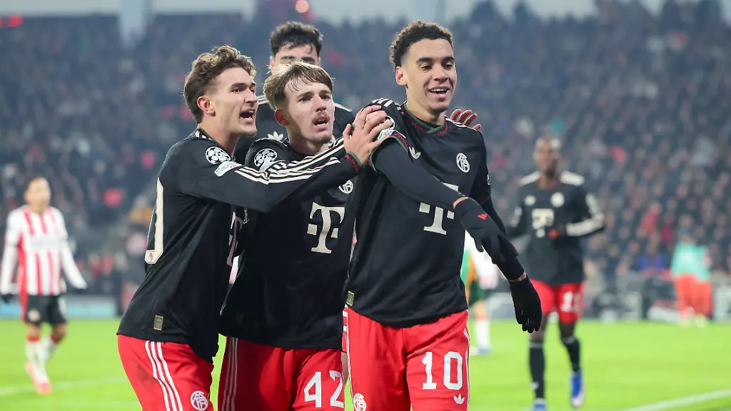 Jamal-Musiala-FC-Bayern-Muenchen-bejubelt-seinen-Treffer-zum-0-1-mit-Tom-Bischof-FC-Bayern-Muenchen-und-Lennart-Karl-FC-Bayern-Muenchen-UEFA-Champions-League-2025-26-League-Phase-MD8-PSV-Eindhoven-v-FC-Bayern-Muenchen-PSV-Stadion-am-28-January-2026-in-Eindhoven-Niederlande-Foto-von-Marco-Steinbrenner-DeFodi-Images-Jamal-Musiala-FC-Bayern-Muenchen-celebrates-after-scoring-his-teams-first-goal-with-Tom-Bischof-FC-Bayern-Muenchen-and-Lennart-Karl-FC-Bayern-Muenchen-UEFA-Champions-League-2025-26-League-Phase-MD8-PSV-Eindhoven-v-FC-Bayern-Muenchen-PSV-Stadion-January-28-2026-in-Eindhoven-Netherlands