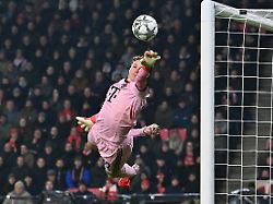 Top-Reaktion auf Kritik: Urbig muss Tor des FC Bayern trotz Superleistung wieder verlassen