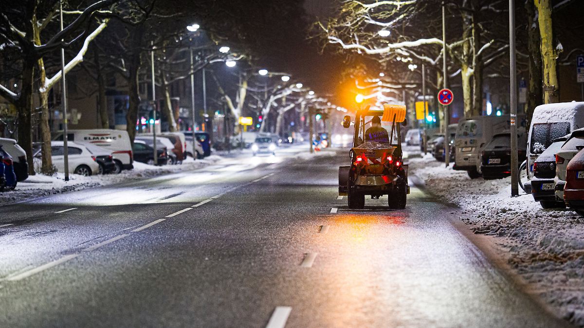 Gefrierender-Spr-hregen-Bis-zum-Vormittag-droht-bundesweit-Gl-tte