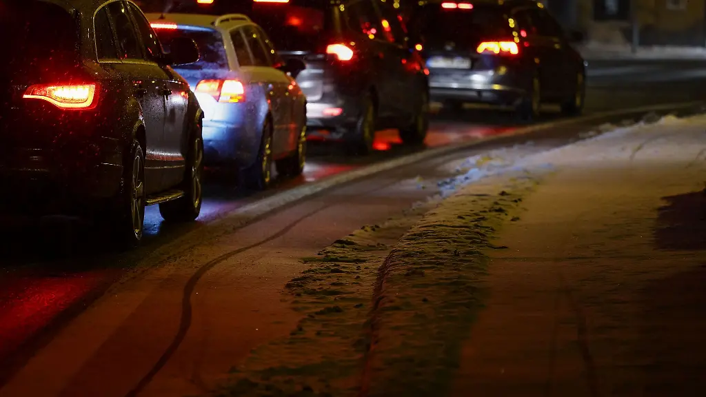 Der-Deutsche-Wetterdienst-sagt-leichten-Schneefall-vor-allem-im-Westen-und-Sueden-Niedersachsens-voraus-und-Glaette