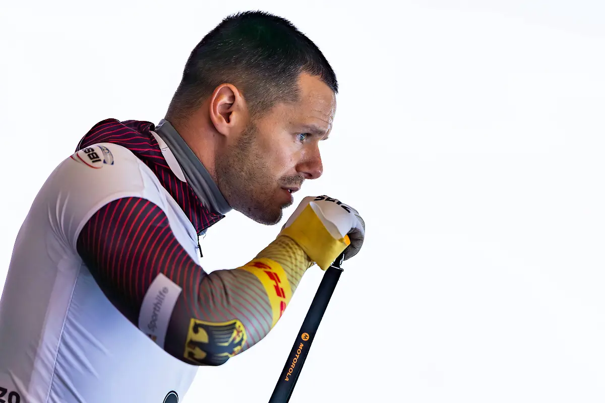 03-12-2025-GER-Skeleton-Saison-25-26-Maenner-Olympiakader-A-Kader-Trainingseinheit-Christopher-Grotheer-Christopher-Grotheer-Christopher-Grotheer-31-Juli-1992-in-Wernigerode-ist-ein-deutscher-Skeletonsportler-Er-war-2022-bei-den-Olympischen-Winterspielen-in-Peking-der-erste-deutsche-Skeleton-Olympiasieger-In-der-Saison-2022-23-gewann-er-den-Gesamt-Weltcup-absolviert-zwischen-den-Weltcups-auf-seiner-Heimbahn-in-Oberhof-eine-Trainingseinheit