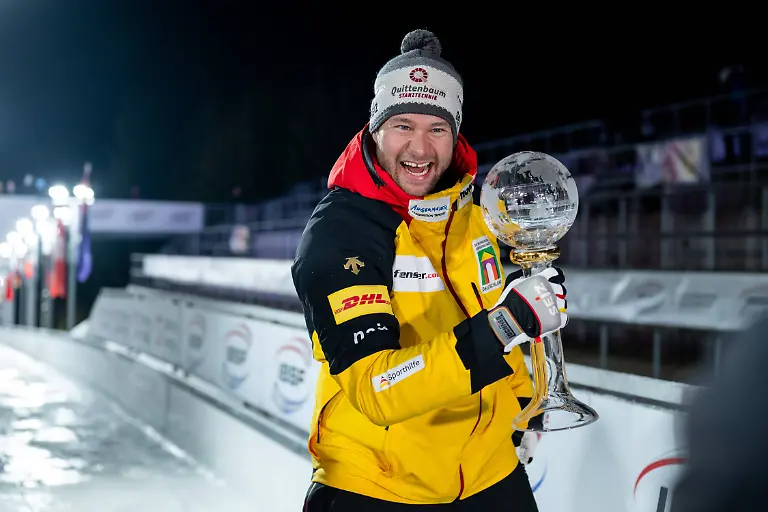 LOCHNER-Johannes-Deutschland-jubelt-ueber-den-Sieg-im-Gesamtweltcup-GER-IBSF-Bob-Weltcup-Altenberg-Viererbob-Herren-Saison-2025-2026-18-01-2026-GER-IBSF-Bob-Weltcup-Altenberg-Viererbob-Herren-Saison-2025-2026-18-01