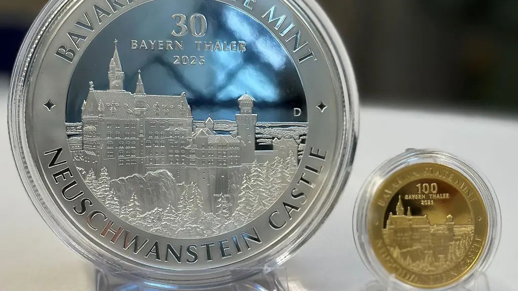 Am-2-Februar-startet-das-Hauptmuenzamt-den-Verkauf-einer-Neuauflage-des-Bayern-Thalers-mit-anderem-Neuschwanstein-Motiv