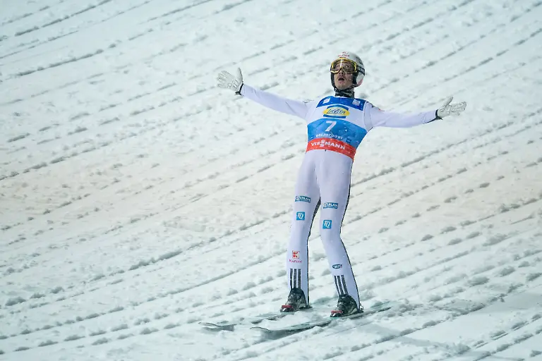 RAIMUND-Philipp-Deutschland-jubelt-im-Ziel-GER-FIS-Viessmsann-Skiflug-Weltmeisterschaft-Oberstdorf-Wettkampf-Herren-Team-Saison-2025-2026-25-01-2026-GER-FIS-Viessmsann-Skiflug-Weltmeisterschaft-Oberstdorf-Wettkampf-Herren-Team-Saison-2025-2026-25-01