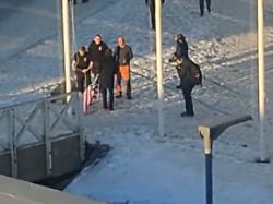 "Schämen Sie sich!": Deutscher Satiriker will US-Flagge in Grönland hissen - Einwohner schreiten ein