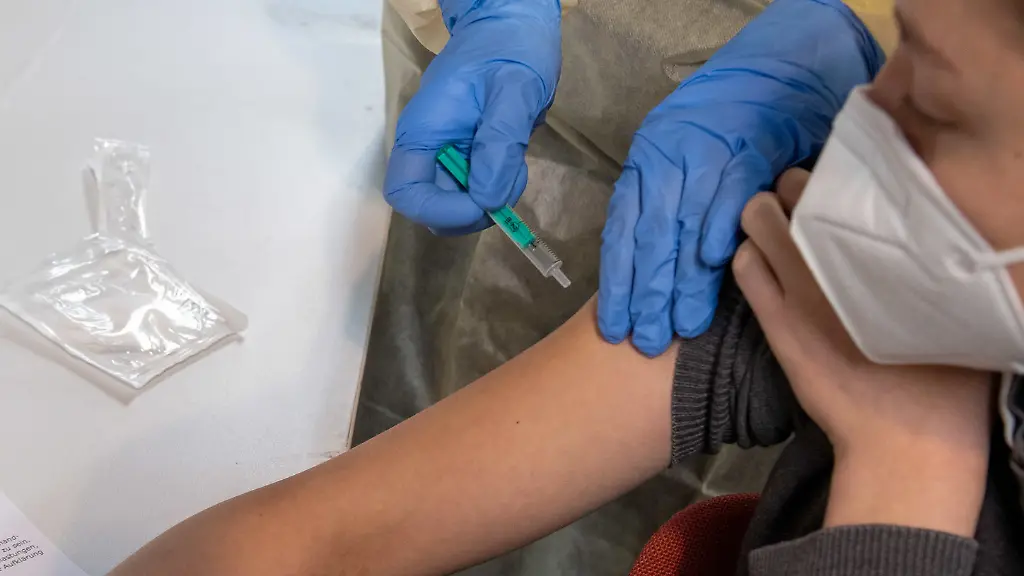 ee6fd45f30fe484f5f945e180a6d2ac8