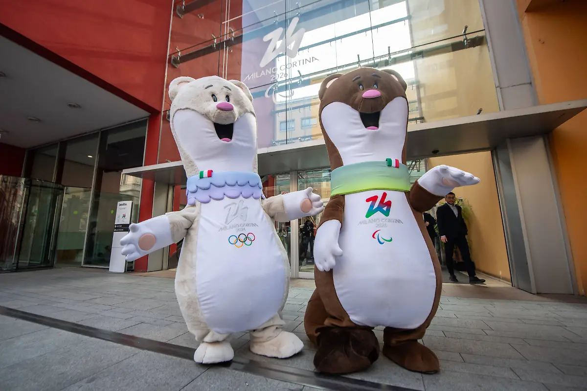 Sport-Bilder-des-Tages-Photo-Claudio-Furlan-Lapresse-21-02-2024-Milan-News-Mascot-of-the-Milan-Cortina-2026-Olympic-and-Paralympic-Games-at-Deloitte-s-headquarters-in-via-Tortona-PUBLICATIONxNOTxINxITAxFRAxCHN-Copyright-xClaudioxFurlan-LaPressex