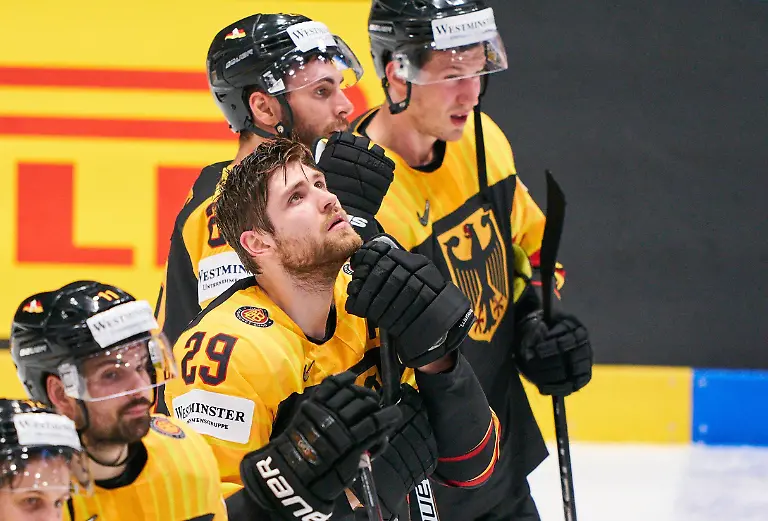 NHL-Eishockey-Herren-USA-Pro-Player-Leon-DRAISAITL-DEB-29-Edmonton-Oilers-Matthias-PLACHTA-DEB-22-GERMANY-CZECH-REPUBLIC-1-5-Deutschland-Tschechische-Republik-Quarter-Final-IIHF-Ice-hockey-Eishockey-WORLD-CHAMPIONSHIPS-in-Bratislava-Slovakia-Slowakei-May-23-2019-Season-2018-2019-DEB-CZE-Photographer-Peter-Schatz