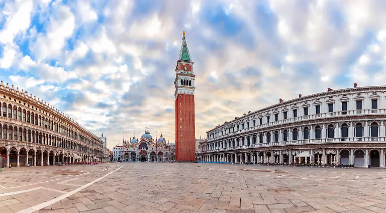 Basilica-San-Marco-in-San-Marco-Square-sunrise-panorama-Venice-Italy